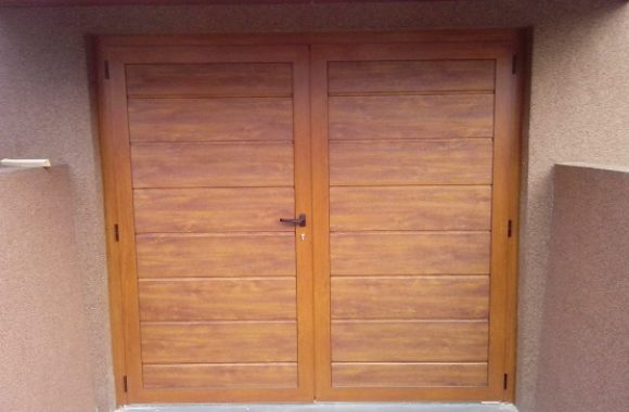 Dvokrilna garažna vrata - imitacija lesa zlati hrast